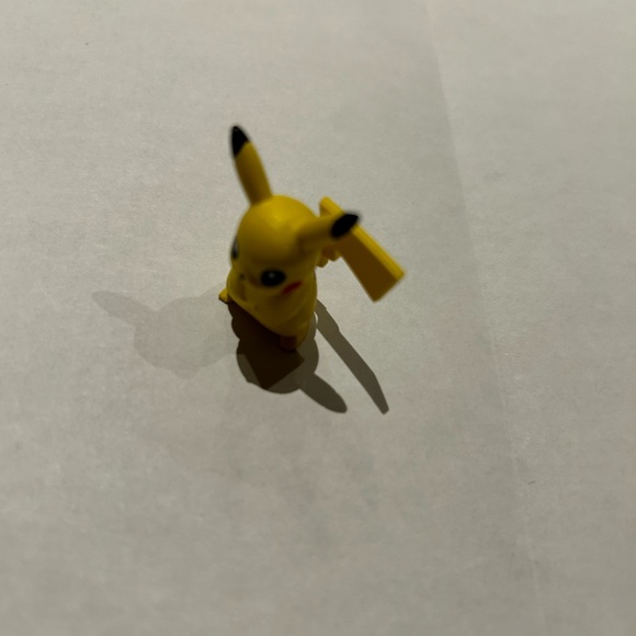 Standing pikachu - Picture 4 of 4